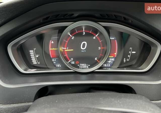 Сірий Вольво V40, об'ємом двигуна 1.56 л та пробігом 105 тис. км за 21000 $, фото 2 на Automoto.ua