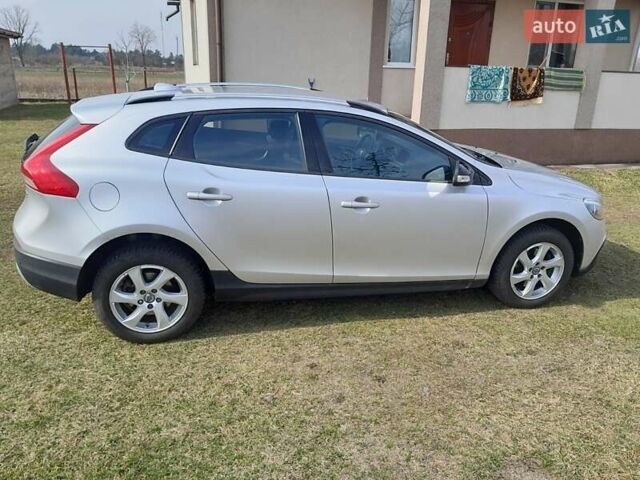 Сірий Вольво V40, об'ємом двигуна 1.56 л та пробігом 223 тис. км за 13500 $, фото 3 на Automoto.ua