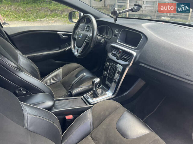 Сірий Вольво V40, об'ємом двигуна 1.98 л та пробігом 233 тис. км за 8500 $, фото 33 на Automoto.ua