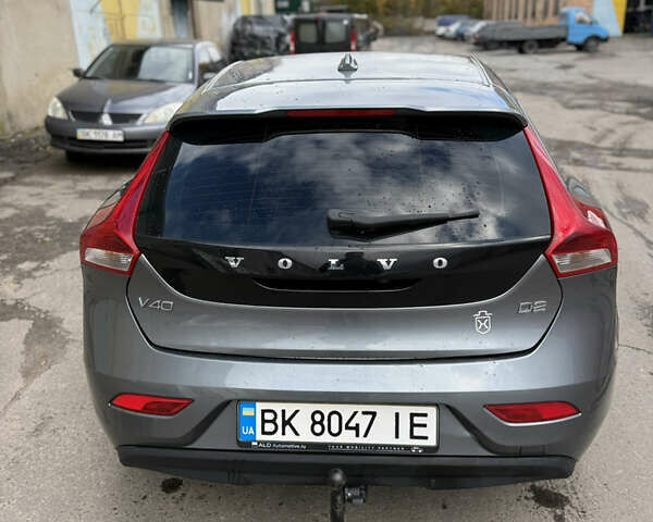 Сірий Вольво V40, об'ємом двигуна 2 л та пробігом 175 тис. км за 11500 $, фото 4 на Automoto.ua