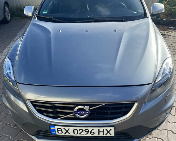 Серый Вольво В40, объемом двигателя 1.97 л и пробегом 230 тыс. км за 15000 $, фото 1 на Automoto.ua