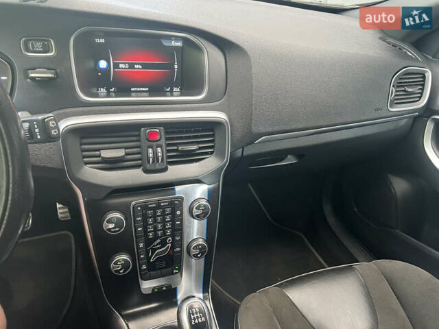Сірий Вольво V40, об'ємом двигуна 1.98 л та пробігом 233 тис. км за 8500 $, фото 37 на Automoto.ua