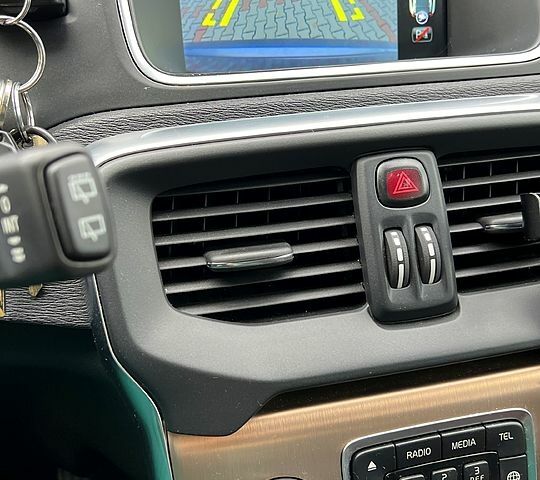 Сірий Вольво V40, об'ємом двигуна 1.6 л та пробігом 105 тис. км за 21000 $, фото 3 на Automoto.ua