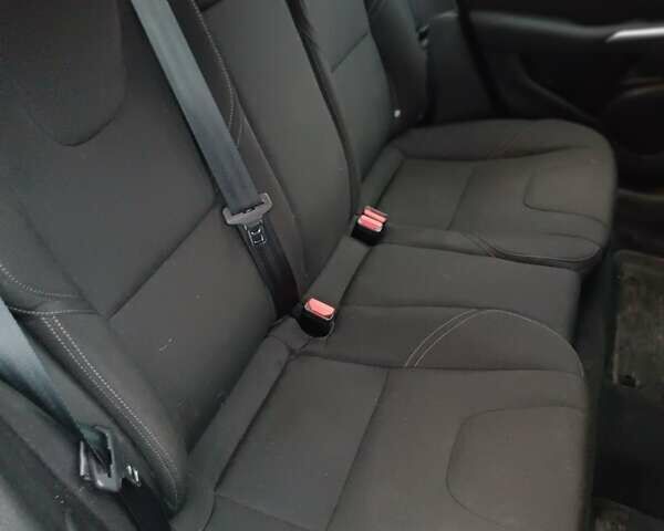 Сірий Вольво V40, об'ємом двигуна 1.56 л та пробігом 218 тис. км за 12999 $, фото 18 на Automoto.ua