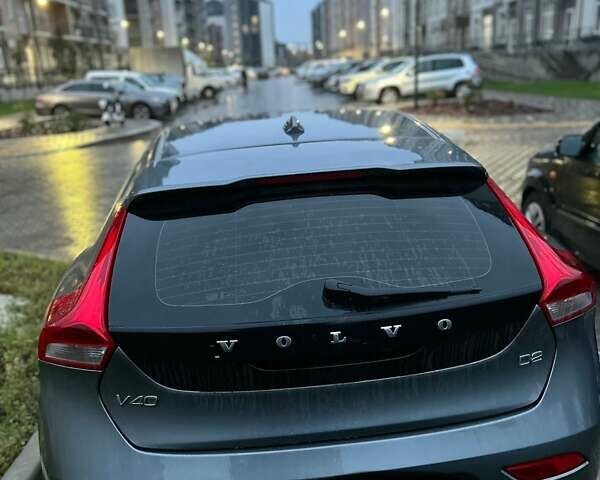 Серый Вольво В40, объемом двигателя 1.98 л и пробегом 265 тыс. км за 10500 $, фото 10 на Automoto.ua