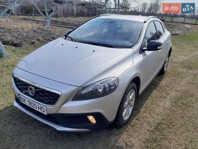 Сірий Вольво V40, об'ємом двигуна 1.56 л та пробігом 223 тис. км за 13500 $, фото 2 на Automoto.ua