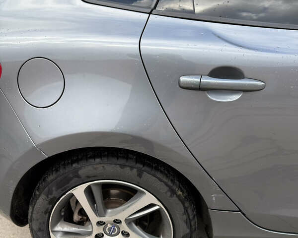 Сірий Вольво V40, об'ємом двигуна 2 л та пробігом 175 тис. км за 11500 $, фото 7 на Automoto.ua