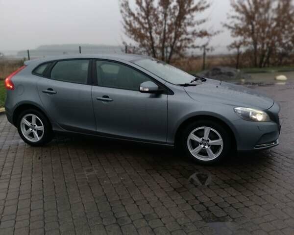 Сірий Вольво V40, об'ємом двигуна 1.56 л та пробігом 218 тис. км за 12999 $, фото 6 на Automoto.ua