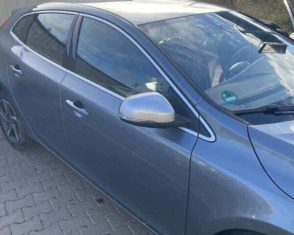 Серый Вольво В40, объемом двигателя 1.97 л и пробегом 230 тыс. км за 15000 $, фото 12 на Automoto.ua