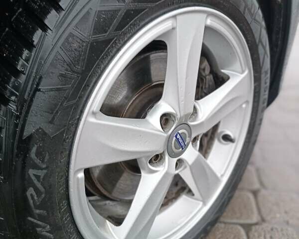 Сірий Вольво V40, об'ємом двигуна 1.56 л та пробігом 218 тис. км за 12999 $, фото 24 на Automoto.ua