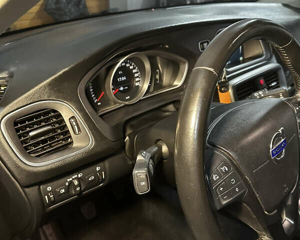 Серый Вольво В40, объемом двигателя 1.56 л и пробегом 195 тыс. км за 11000 $, фото 8 на Automoto.ua