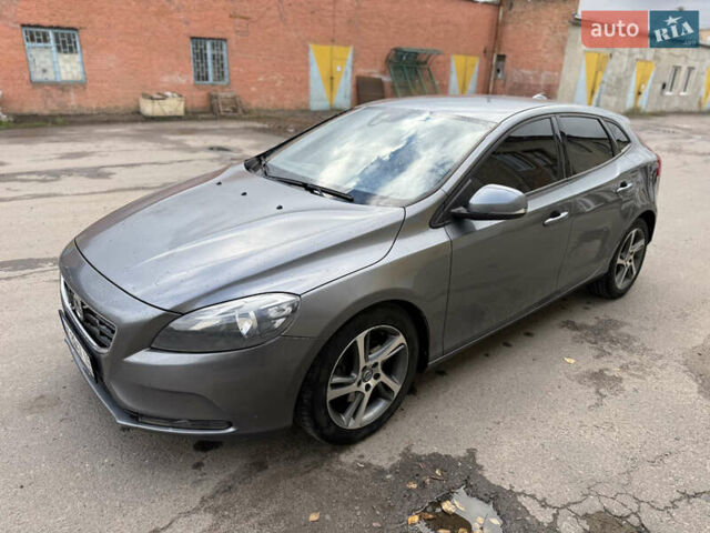 Сірий Вольво V40, об'ємом двигуна 2 л та пробігом 175 тис. км за 11500 $, фото 3 на Automoto.ua