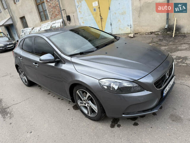 Сірий Вольво V40, об'ємом двигуна 2 л та пробігом 175 тис. км за 11500 $, фото 2 на Automoto.ua