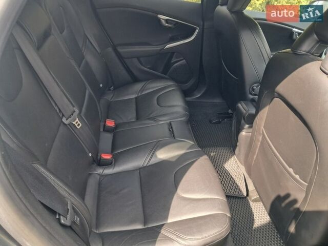 Серый Вольво В40, объемом двигателя 1.98 л и пробегом 243 тыс. км за 12800 $, фото 7 на Automoto.ua