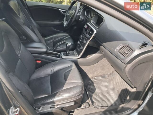 Серый Вольво В40, объемом двигателя 1.98 л и пробегом 243 тыс. км за 12800 $, фото 5 на Automoto.ua