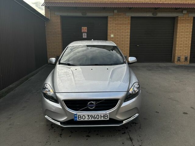 Серый Вольво В40, объемом двигателя 1.6 л и пробегом 195 тыс. км за 11000 $, фото 1 на Automoto.ua