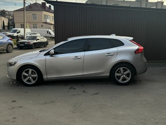 Серый Вольво В40, объемом двигателя 1.6 л и пробегом 195 тыс. км за 11000 $, фото 5 на Automoto.ua