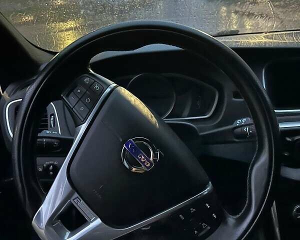 Серый Вольво В40, объемом двигателя 1.98 л и пробегом 265 тыс. км за 10500 $, фото 9 на Automoto.ua