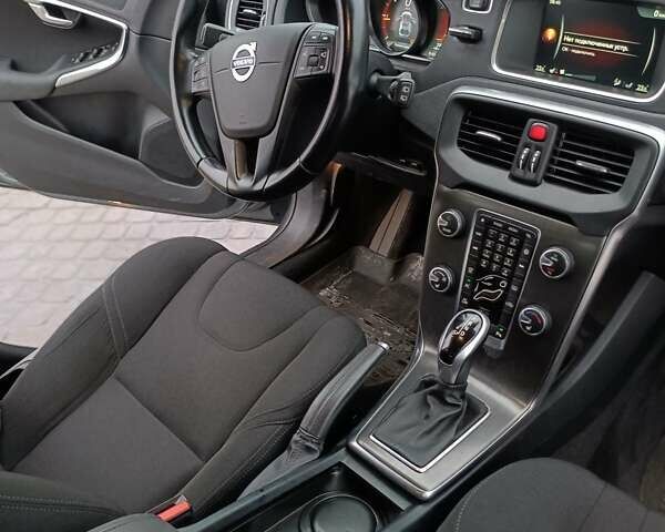 Сірий Вольво V40, об'ємом двигуна 1.56 л та пробігом 218 тис. км за 12999 $, фото 20 на Automoto.ua