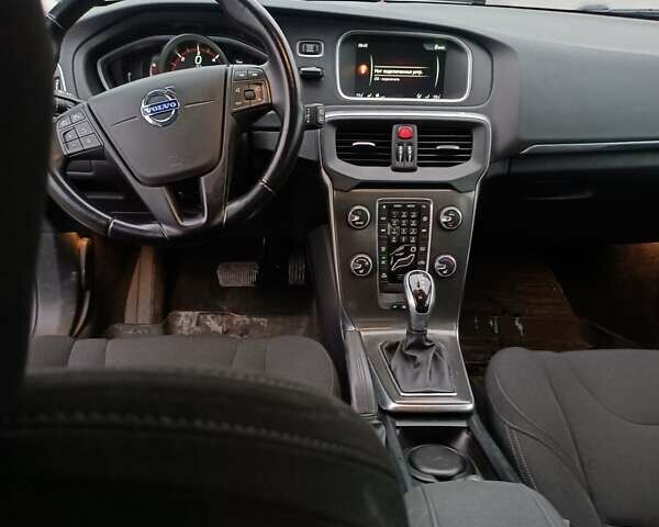 Сірий Вольво V40, об'ємом двигуна 1.56 л та пробігом 218 тис. км за 12999 $, фото 13 на Automoto.ua