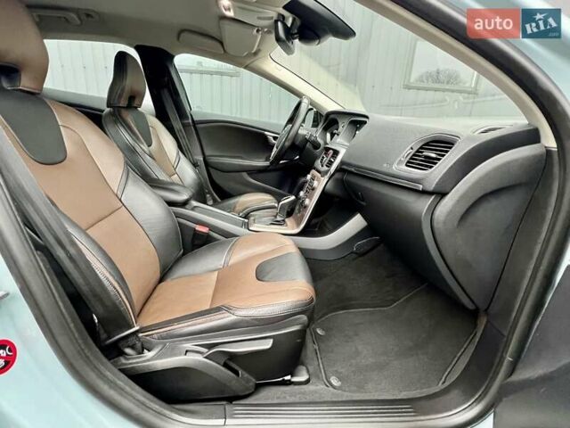 Серый Вольво В40, объемом двигателя 2 л и пробегом 135 тыс. км за 17900 $, фото 43 на Automoto.ua