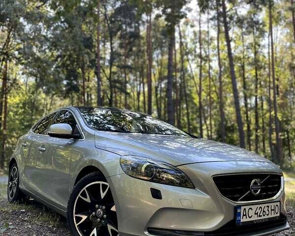 Сірий Вольво V40, об'ємом двигуна 2 л та пробігом 224 тис. км за 12950 $, фото 25 на Automoto.ua