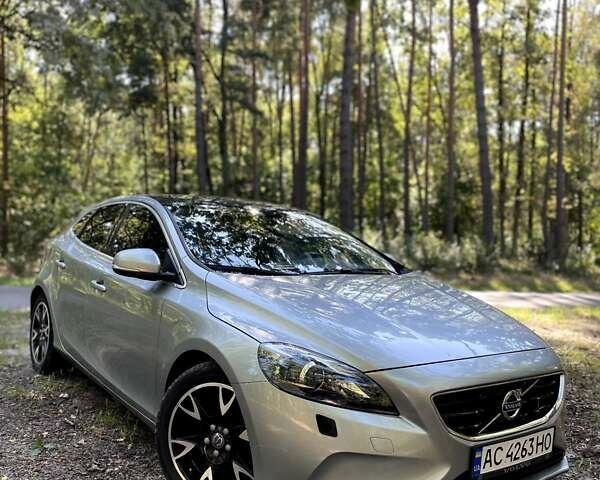 Сірий Вольво V40, об'ємом двигуна 2 л та пробігом 224 тис. км за 12950 $, фото 26 на Automoto.ua