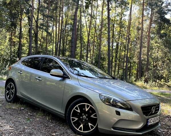 Сірий Вольво V40, об'ємом двигуна 2 л та пробігом 224 тис. км за 12950 $, фото 21 на Automoto.ua