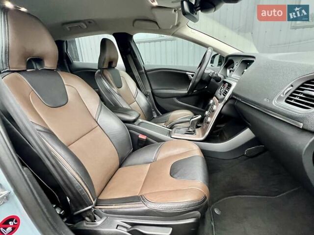 Серый Вольво В40, объемом двигателя 2 л и пробегом 135 тыс. км за 17900 $, фото 44 на Automoto.ua