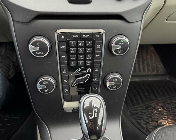 Сірий Вольво V40, об'ємом двигуна 1.97 л та пробігом 218 тис. км за 14100 $, фото 15 на Automoto.ua