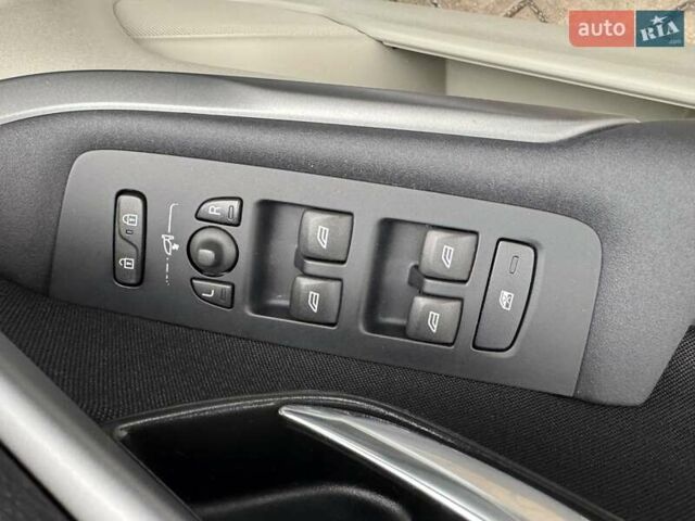 Сірий Вольво V40, об'ємом двигуна 1.97 л та пробігом 218 тис. км за 14100 $, фото 11 на Automoto.ua