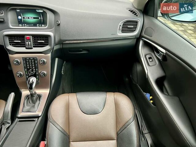 Серый Вольво В40, объемом двигателя 2 л и пробегом 135 тыс. км за 17900 $, фото 54 на Automoto.ua