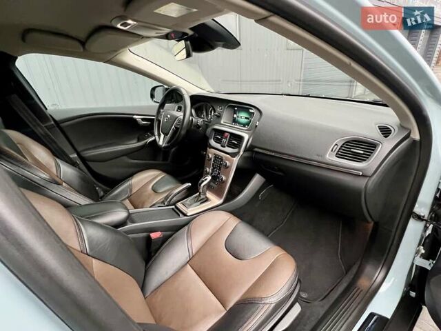 Серый Вольво В40, объемом двигателя 2 л и пробегом 135 тыс. км за 17900 $, фото 45 на Automoto.ua