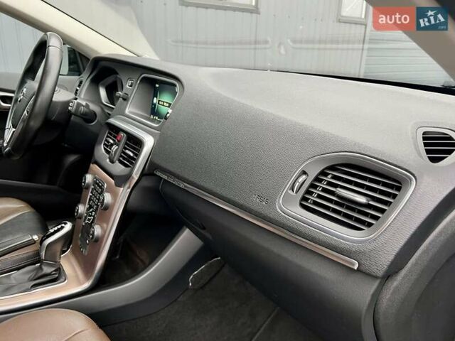 Серый Вольво В40, объемом двигателя 2 л и пробегом 135 тыс. км за 17900 $, фото 41 на Automoto.ua