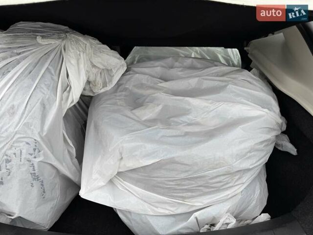 Сірий Вольво V40, об'ємом двигуна 1.97 л та пробігом 218 тис. км за 14100 $, фото 12 на Automoto.ua