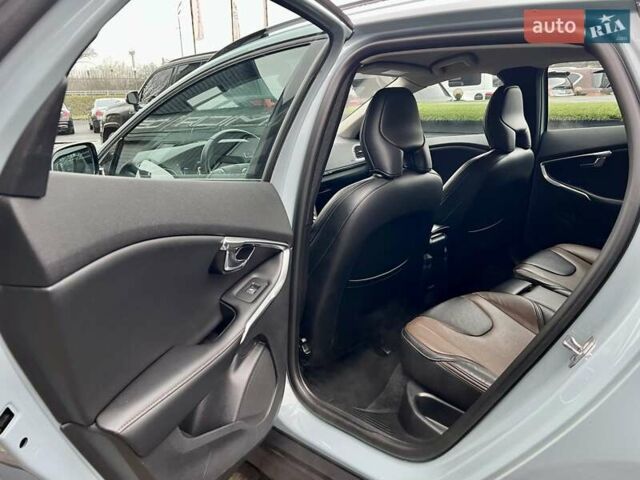 Серый Вольво В40, объемом двигателя 2 л и пробегом 135 тыс. км за 17900 $, фото 22 на Automoto.ua