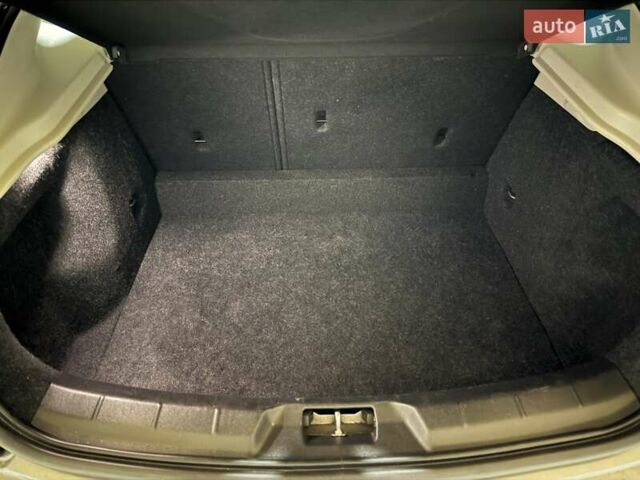 Сірий Вольво V40, об'ємом двигуна 1.97 л та пробігом 218 тис. км за 14100 $, фото 23 на Automoto.ua