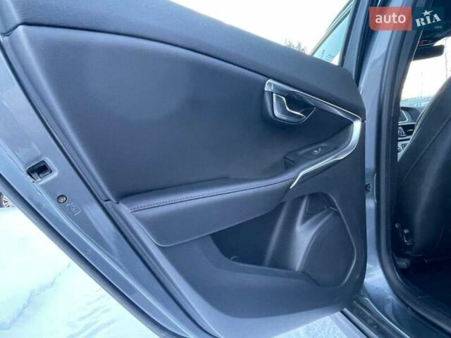 Серый Вольво В40, объемом двигателя 2 л и пробегом 56 тыс. км за 16800 $, фото 52 на Automoto.ua