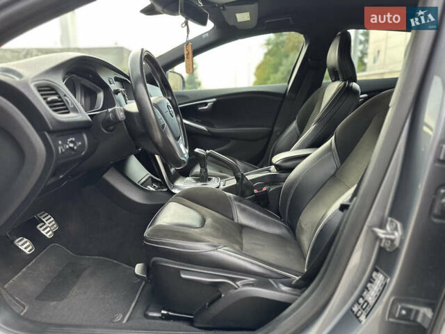 Сірий Вольво V40, об'ємом двигуна 2 л та пробігом 235 тис. км за 14400 $, фото 48 на Automoto.ua