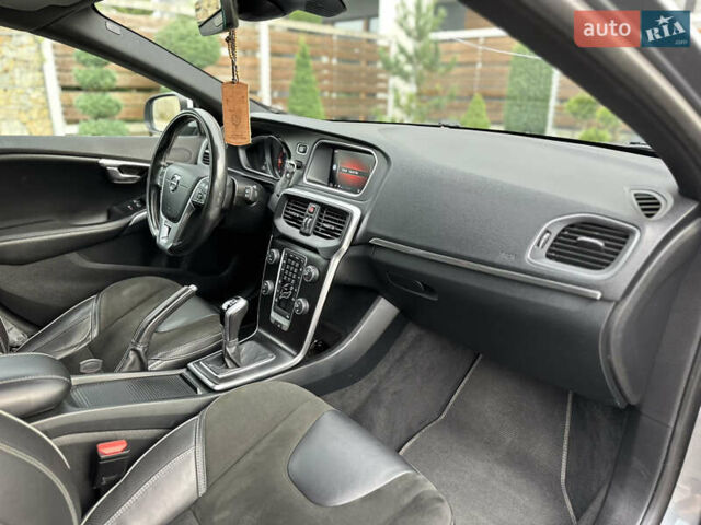 Сірий Вольво V40, об'ємом двигуна 2 л та пробігом 235 тис. км за 14400 $, фото 72 на Automoto.ua