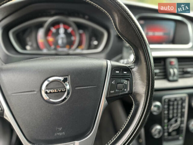 Сірий Вольво V40, об'ємом двигуна 2 л та пробігом 235 тис. км за 14400 $, фото 57 на Automoto.ua