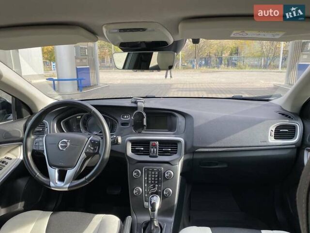 Вольво V40 2017 у Миколаєві на Automoto.ua Сірий Вольво V40, об'ємом двигуна 2 л та пробігом 106 тис. км за 17500 $, фото 33 на Automoto.ua