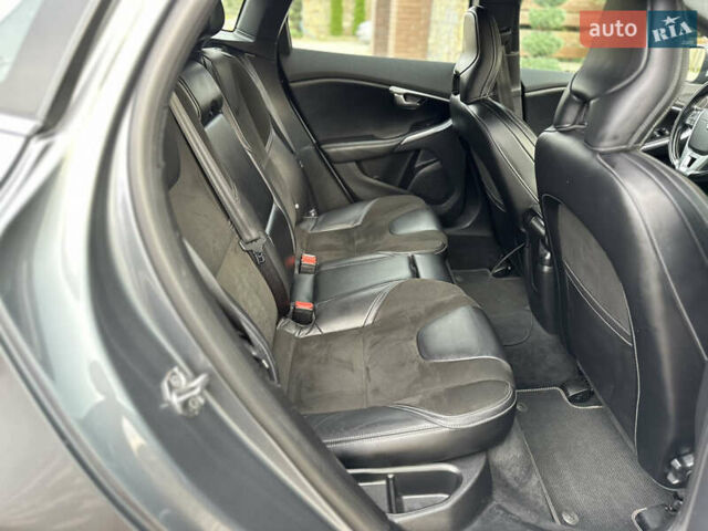 Сірий Вольво V40, об'ємом двигуна 2 л та пробігом 235 тис. км за 14400 $, фото 77 на Automoto.ua