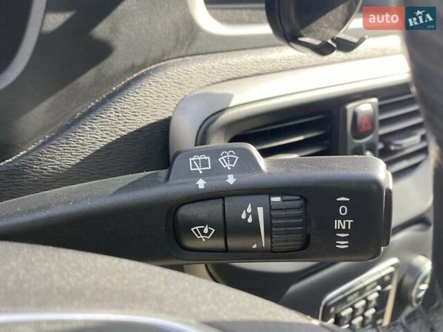 Вольво V40 2017 у Миколаєві на Automoto.ua Сірий Вольво V40, об'ємом двигуна 2 л та пробігом 106 тис. км за 17500 $, фото 42 на Automoto.ua