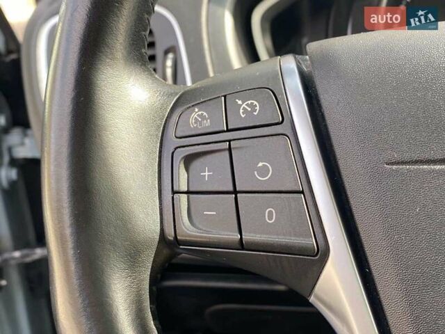 Вольво V40 2017 у Миколаєві на Automoto.ua Сірий Вольво V40, об'ємом двигуна 2 л та пробігом 106 тис. км за 17500 $, фото 41 на Automoto.ua