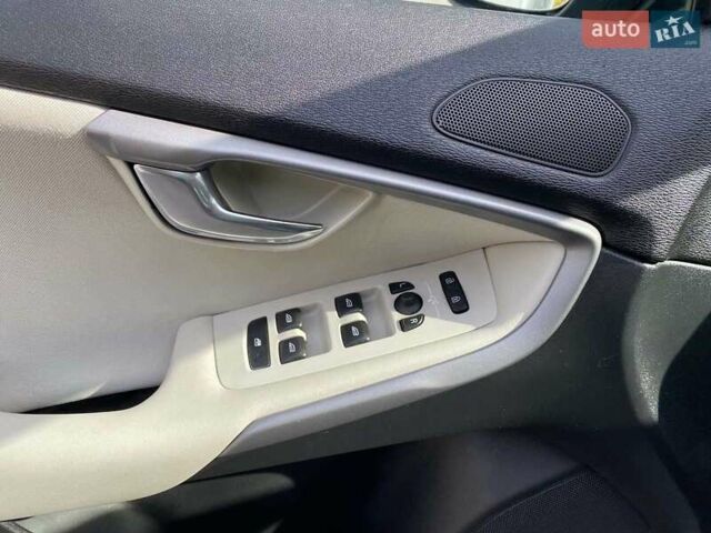 Вольво V40 2017 у Миколаєві на Automoto.ua Сірий Вольво V40, об'ємом двигуна 2 л та пробігом 106 тис. км за 17500 $, фото 36 на Automoto.ua