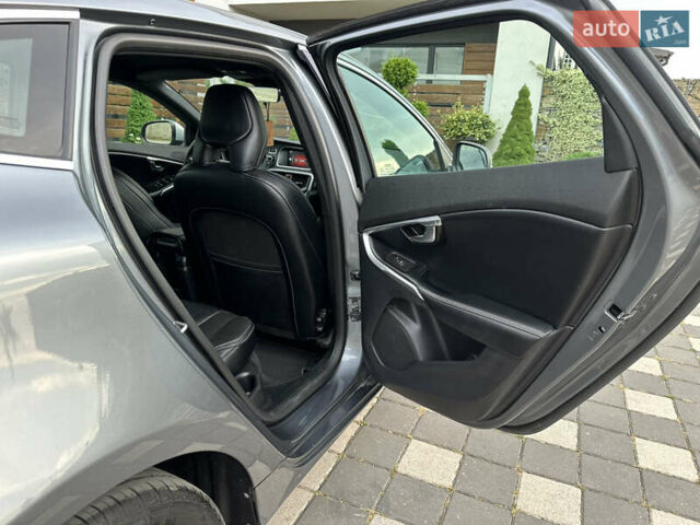 Сірий Вольво V40, об'ємом двигуна 2 л та пробігом 235 тис. км за 14400 $, фото 74 на Automoto.ua