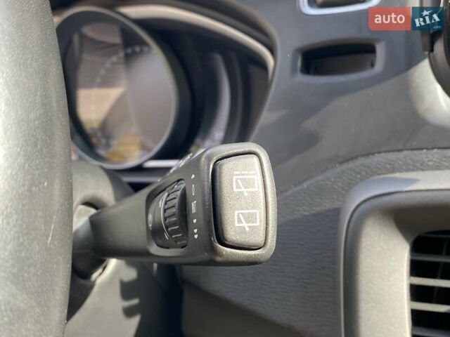 Вольво V40 2017 у Миколаєві на Automoto.ua Сірий Вольво V40, об'ємом двигуна 2 л та пробігом 106 тис. км за 17500 $, фото 46 на Automoto.ua
