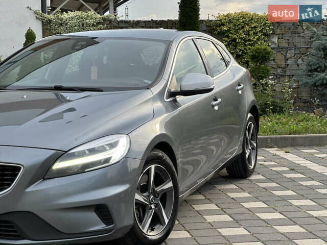 Сірий Вольво V40, об'ємом двигуна 2 л та пробігом 235 тис. км за 14400 $, фото 2 на Automoto.ua