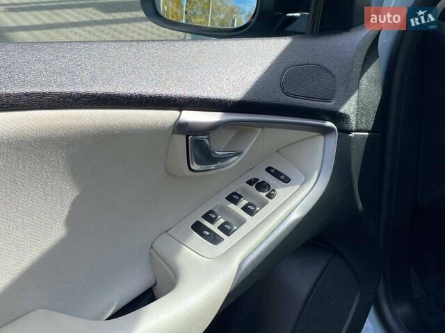 Вольво V40 2017 у Миколаєві на Automoto.ua Сірий Вольво V40, об'ємом двигуна 2 л та пробігом 106 тис. км за 17500 $, фото 37 на Automoto.ua